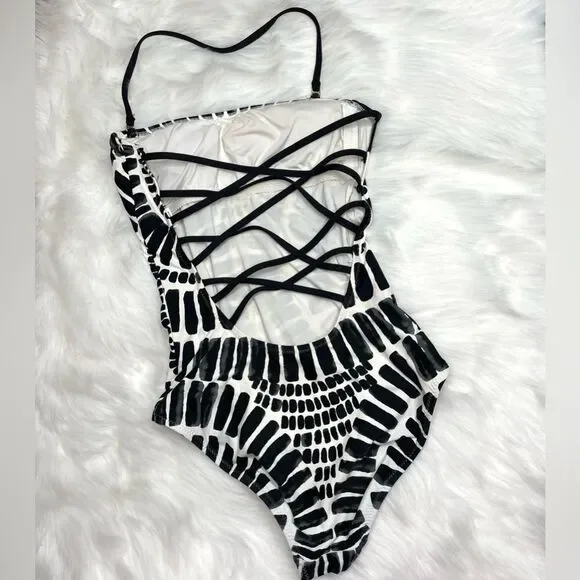 Trina Turk Black and White Algiers Bandeau One Piece Swimsuit Size 4 - Picture 4 of 7
